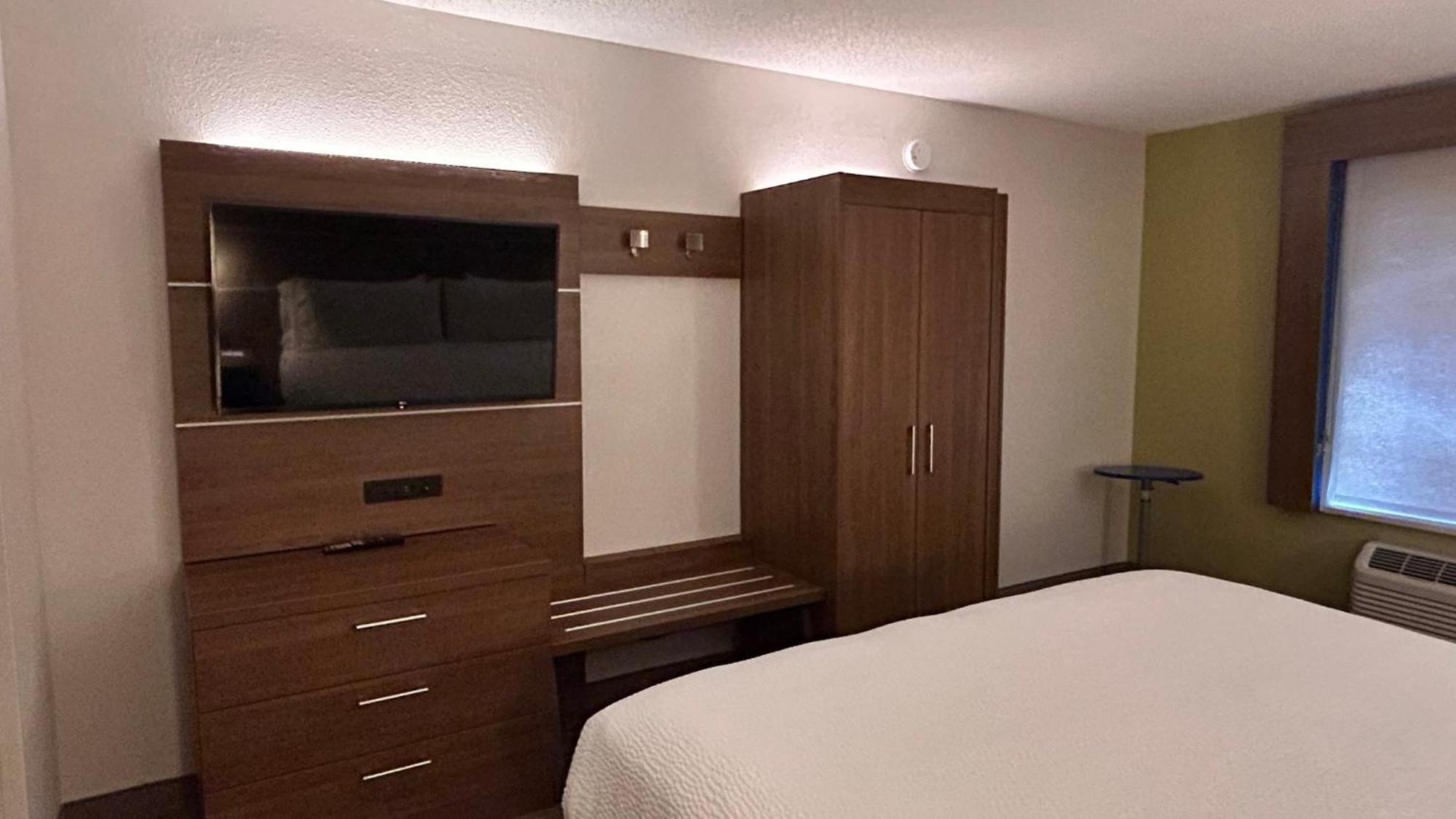 Express & By Ihg