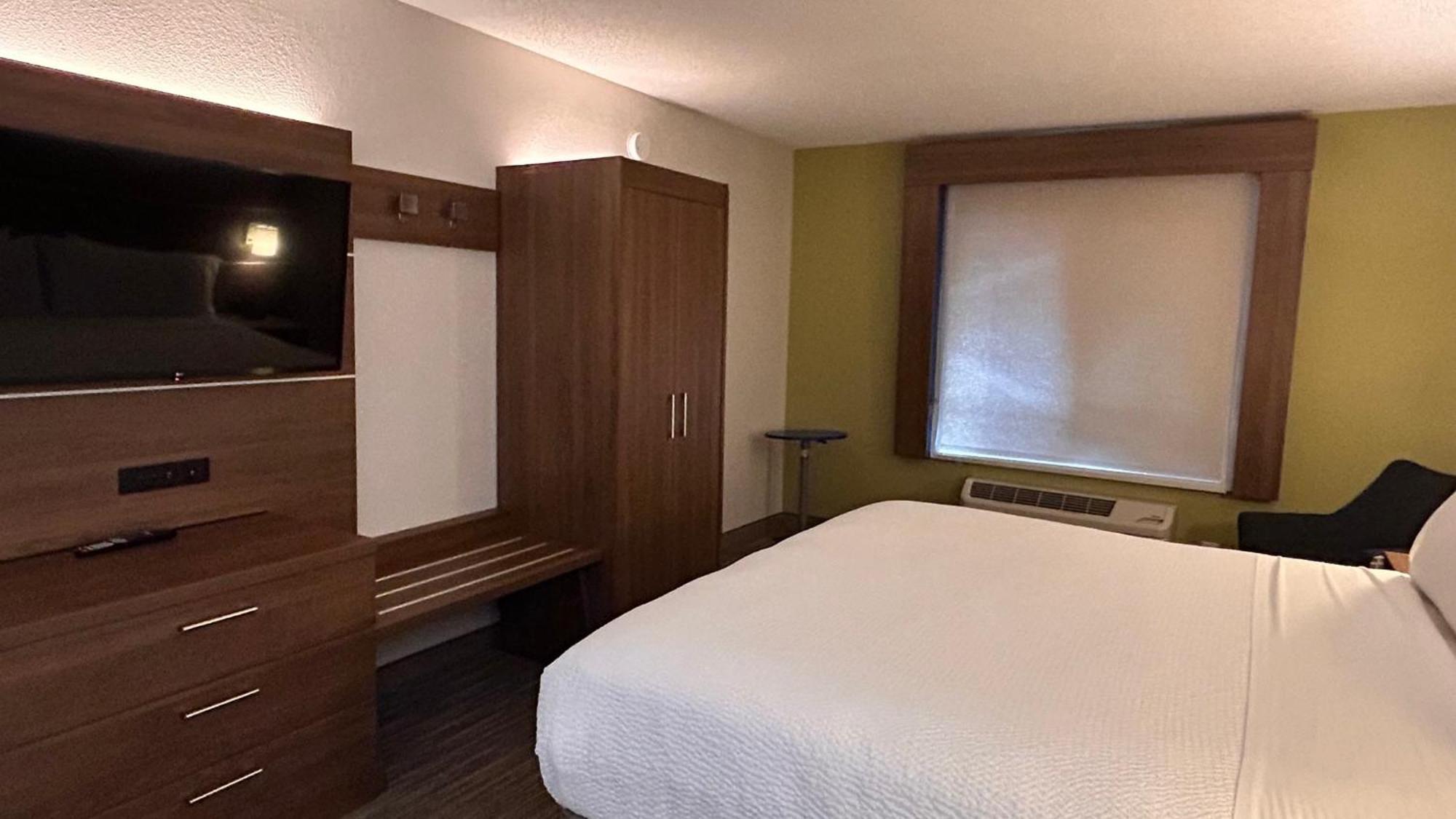 Express & By Ihg Hotel 3*